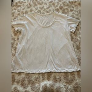 Scoop neck Everlane t-shirt